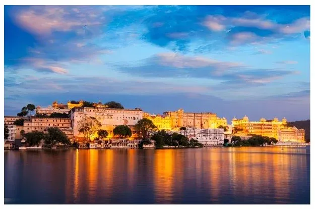 Jaipur Udaipur tour package covering heritage and lakes